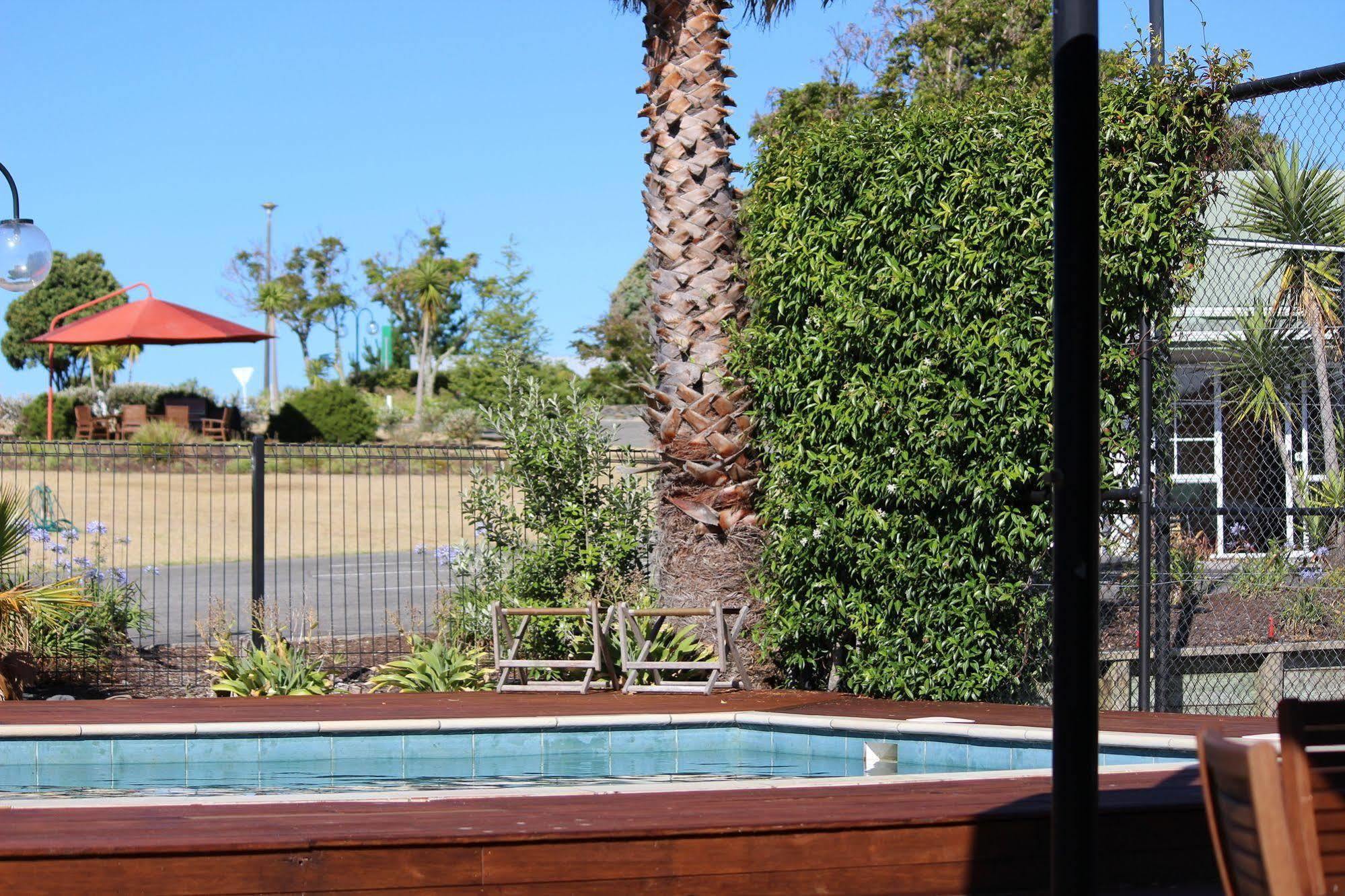 Pauanui Pines Motor Lodge Eksteriør billede